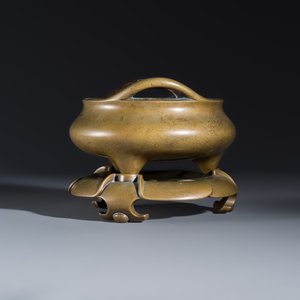 A Chinese bronze tripod censer with handles and stand — photo 5