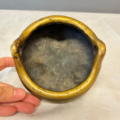 A Chinese bronze tripod censer with handles — foto 5