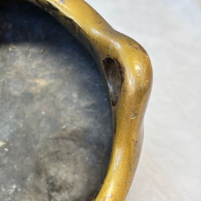 A Chinese bronze tripod censer with handles — foto 7