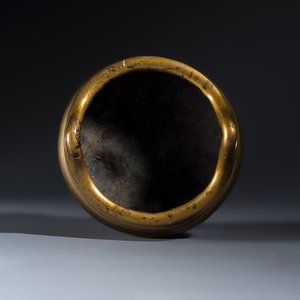 A Chinese bronze tripod censer with handles — foto 6