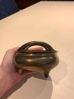 A Chinese bronze tripod censer with two handles, Xuande mark, 19th C. — photo 4