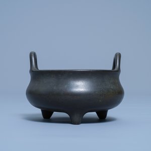 A Chinese bronze tripod censer, Xuande mark, 17/18th C. — 照片 2