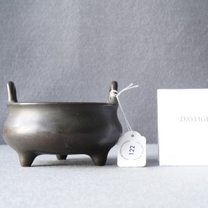 A Chinese bronze tripod censer, Xuande mark, 17/18th C. — 照片 8