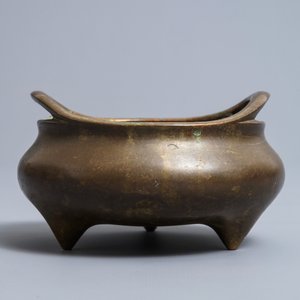 A Chinese bronze tripod censer, Xuande mark, 18/19th C. — 照片 2