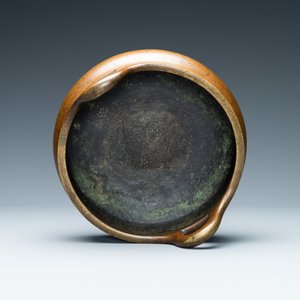 A Chinese bronze tripod censer, Xuande mark, 18th C. — photo 6