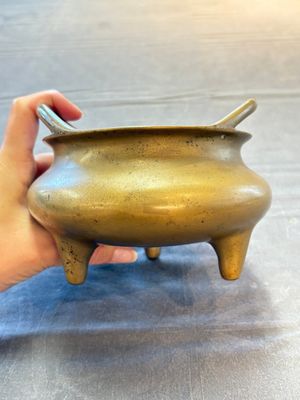 A Chinese bronze tripod censer, Xuande mark, 18th C. — photo 1