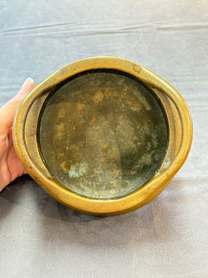 A Chinese bronze tripod censer, Xuande mark, 18th C. — photo 5
