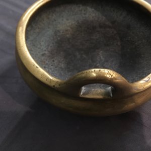 A Chinese bronze tripod censer, Xuande mark, 18th C. — photo 9