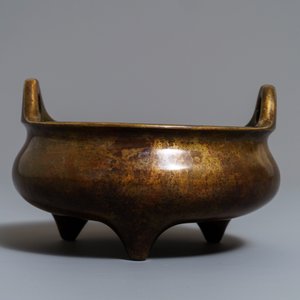A Chinese bronze tripod censer, Xuande mark, 19th C. — 照片 3