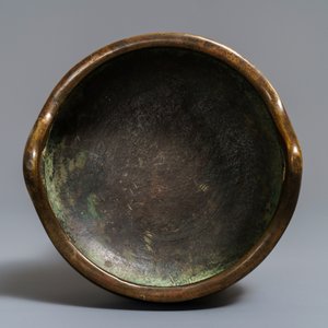 A Chinese bronze tripod censer, Xuande mark, 19th C. — 照片 5
