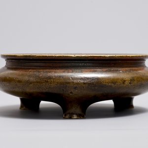 A Chinese bronze tripod censer, Xuande mark, Ming — photo 3