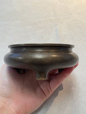 A Chinese bronze tripod censer, Yan Zhai 砚斋 mark, 18/19th C. — 照片 3
