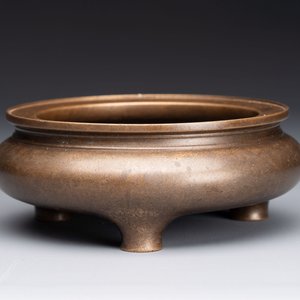 A Chinese bronze tripod censer, Yan Zhai 砚斋 mark, 18/19th C. — 照片 2