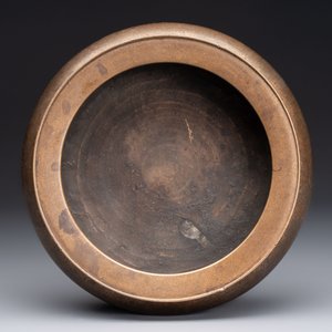 A Chinese bronze tripod censer, Yan Zhai 砚斋 mark, 18/19th C. — 照片 5