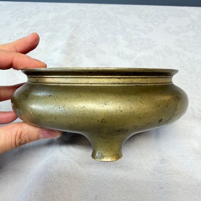 A Chinese bronze tripod censer — photo 3
