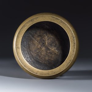 A Chinese bronze tripod censer — photo 6