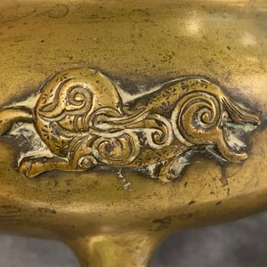 A Chinese bronze tripod 'elephants' censer, Qing — 照片 16
