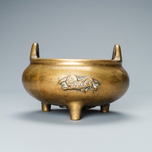 A Chinese bronze tripod 'elephants' censer, Qing — 照片 2