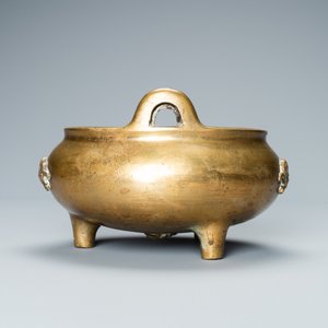 A Chinese bronze tripod 'elephants' censer, Qing — 照片 3