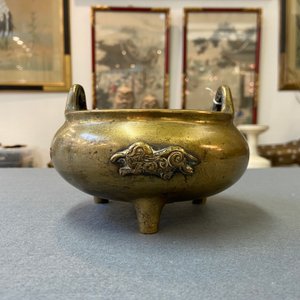 A Chinese bronze tripod 'elephants' censer, Qing — 照片 8