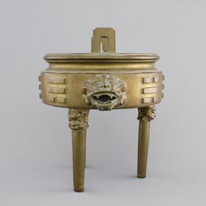 A Chinese bronze tripod incense burner with trigrams, 18/19th C. — photo 4