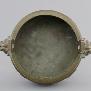 A Chinese bronze tripod incense burner with trigrams, 18/19th C. — photo 6