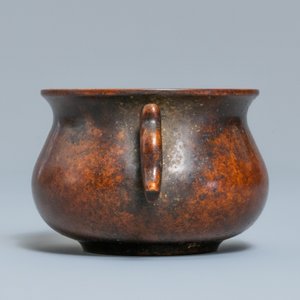A Chinese bronze two-handled censer, 19/20th C. — photo 2