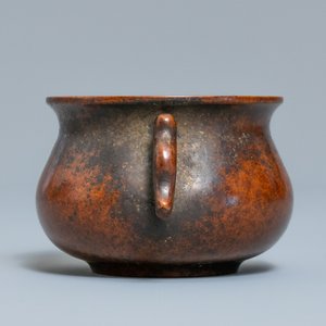 A Chinese bronze two-handled censer, 19/20th C. — photo 4