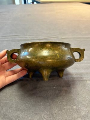A Chinese bronze two-handled tripod censer, 19th C. — foto 1