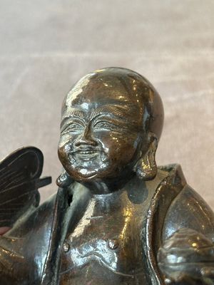 A Chinese bronze vase and a Taoist figure-shaped incense burner, Ming — foto 13