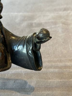 A Chinese bronze vase and a Taoist figure-shaped incense burner, Ming — foto 17