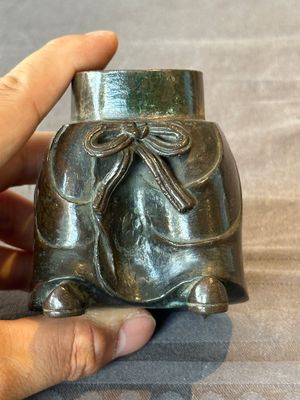 A Chinese bronze vase and a Taoist figure-shaped incense burner, Ming — foto 18