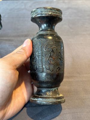 A Chinese bronze vase and a Taoist figure-shaped incense burner, Ming — foto 5