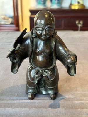 A Chinese bronze vase and a Taoist figure-shaped incense burner, Ming — foto 8