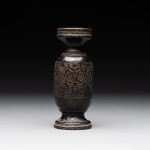 A Chinese bronze vase and a Taoist figure-shaped incense burner, Ming — foto 11