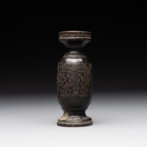 A Chinese bronze vase and a Taoist figure-shaped incense burner, Ming — foto 14