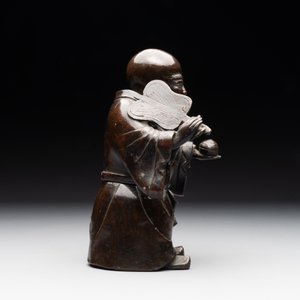 A Chinese bronze vase and a Taoist figure-shaped incense burner, Ming — foto 6