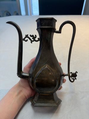 A Chinese bronze vase and ewer, and a Japanese vase, 18/19th C. — foto 15
