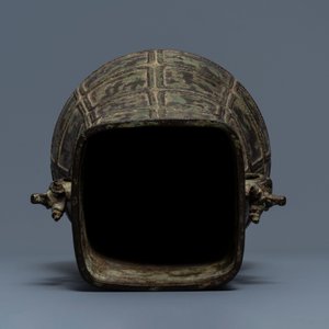 A Chinese bronze vase in archaic style, 19th C. — 照片 5