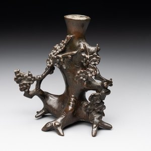A Chinese bronze vase in the shape of a prunus, Ming — photo 1