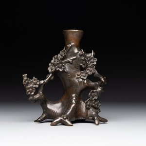 A Chinese bronze vase in the shape of a prunus, Ming — photo 2