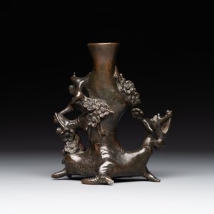 A Chinese bronze vase in the shape of a prunus, Ming — photo 4