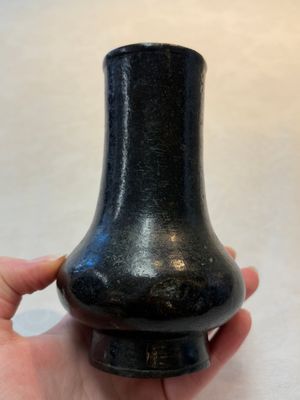 A Chinese bronze vase, 'zhi 觯', Song/Yuan — photo 2