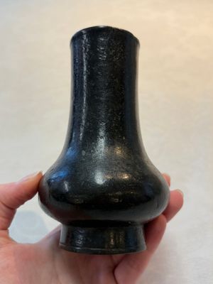 A Chinese bronze vase, 'zhi 觯', Song/Yuan — photo 3