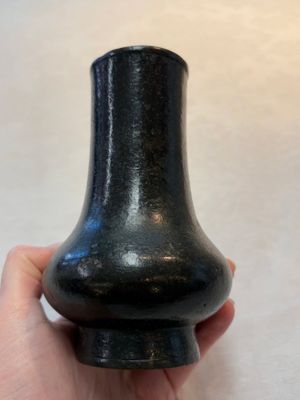 A Chinese bronze vase, 'zhi 觯', Song/Yuan — photo 4