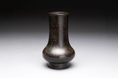 A Chinese bronze vase, 'zhi 觯', Song/Yuan