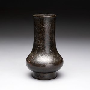 A Chinese bronze vase, 'zhi 觯', Song/Yuan — photo 1