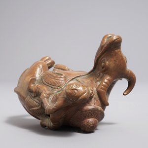 A Chinese bronze water dropper shaped as a boy on a buffalo, 18/19th C. — photo 7