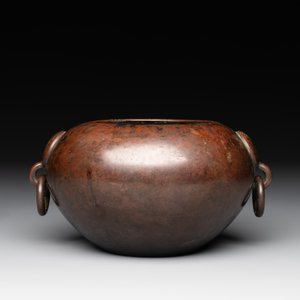 A Chinese bronze water pot with 'Taotie' handles, Xuande mark, 17/18th C. — photo 4