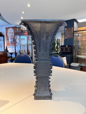 A Chinese bronze 'zun' vase with taotie design, Ming — photo 3